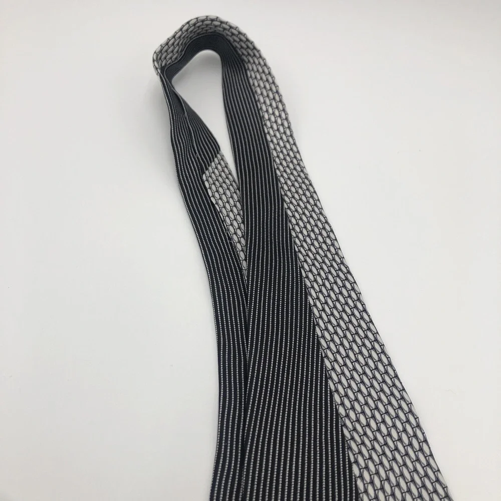 Mens 100% Silk Tie Handmade Korea Gray Silver Black‎ Dry Clean Only Wavy Pattern